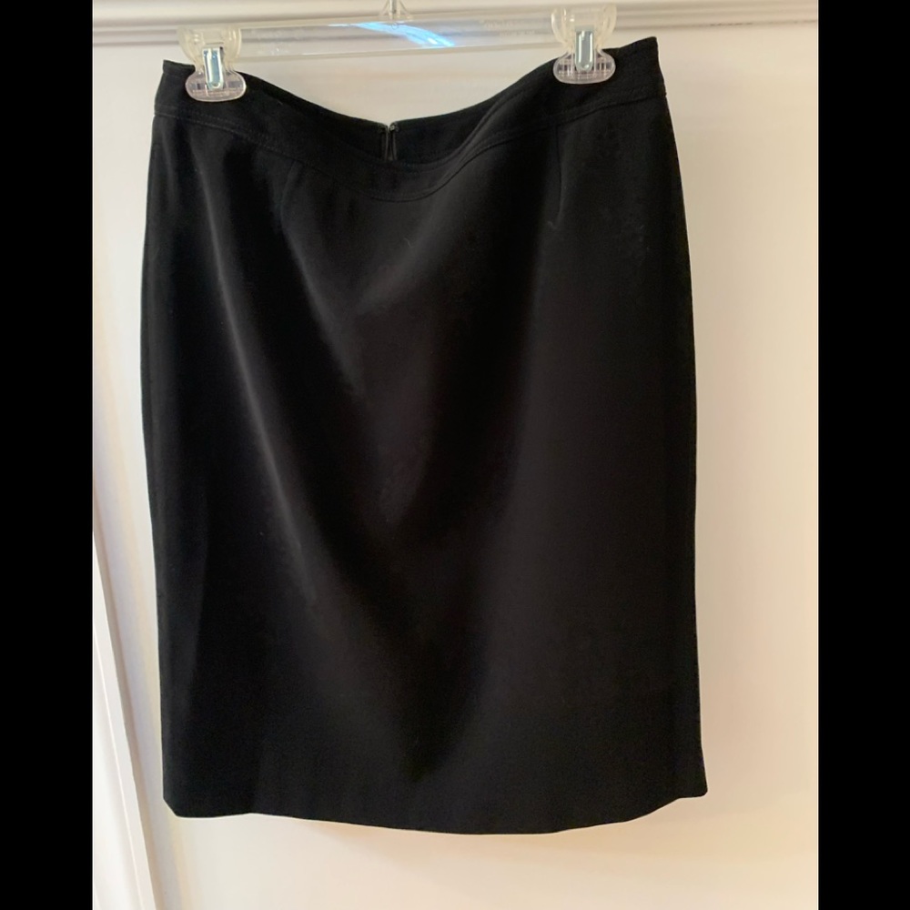 Black suit slim skirt, simple waist back invisible zip, back slit.